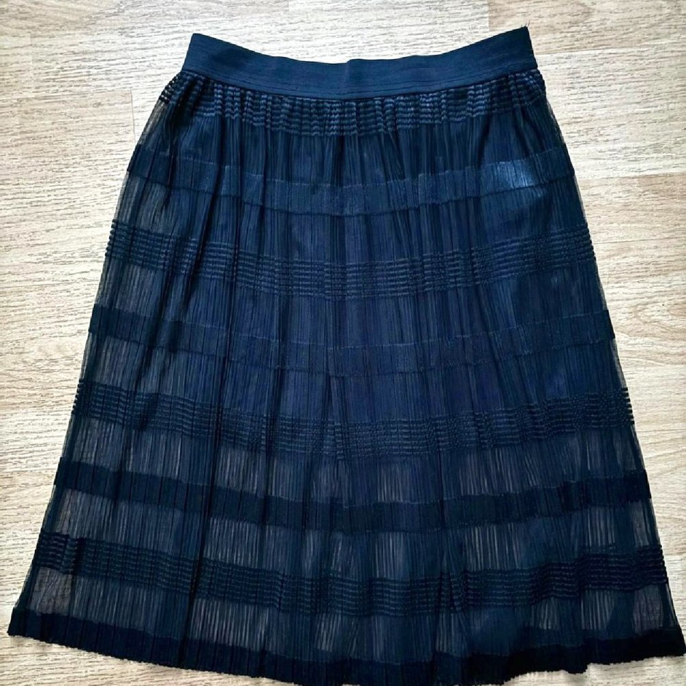 Forever 21 Trendy Black Elastic Band A-line Net Skirt